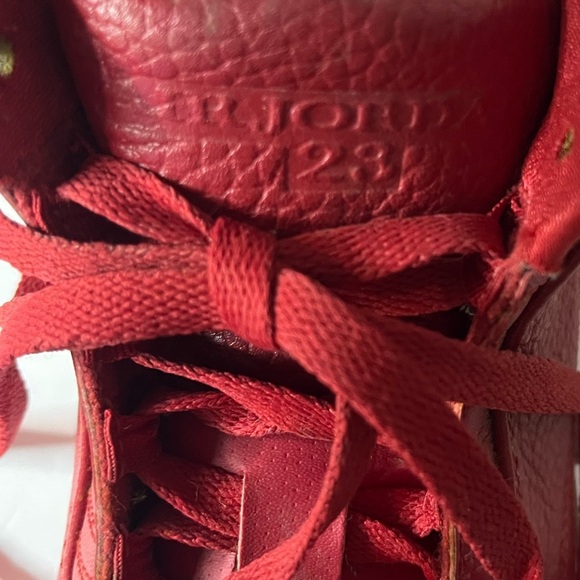 Nike Air Jordan Retro 1 High Red Leather Sneakers Men’s Size 9.5 - Rare Edition - Picture 3 of 10